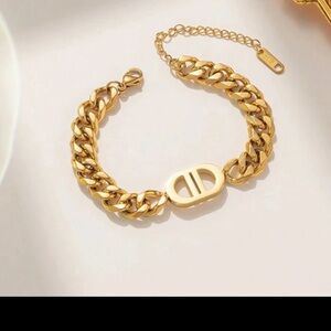 Chic Gold Chain Bracelet